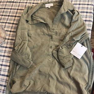 Bella Dahl green three button down